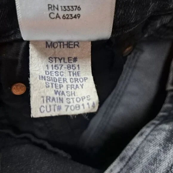 Revolve Mother The Insider Crop Step Fray in Train Stops - Picture 11 of 11